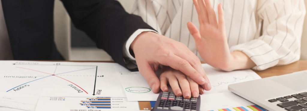 Ilustração sobre assédio no trabalho como risco psicossocial no ambiente corporativo