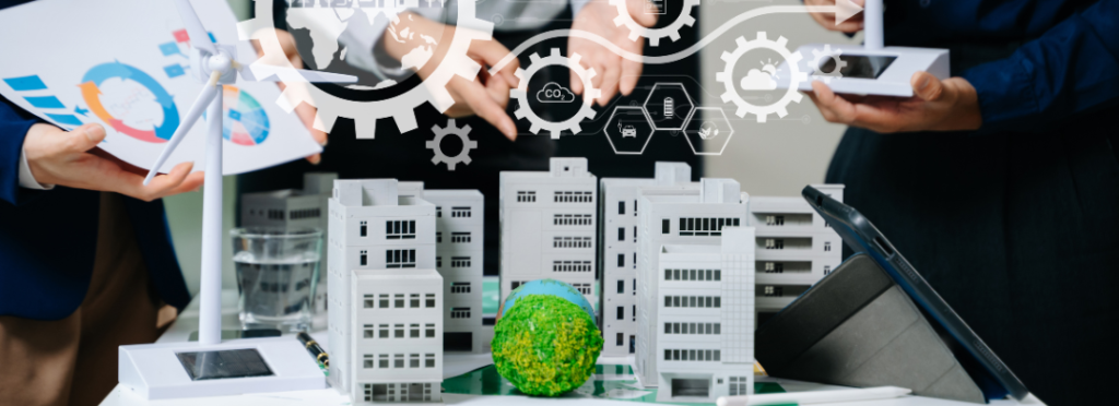 Maquete de uma cidade sustentável com miniaturas de prédios e turbina eólica, sobreposta por ícones gráficos de engrenagens, ecossistema global e metas ambientais.
